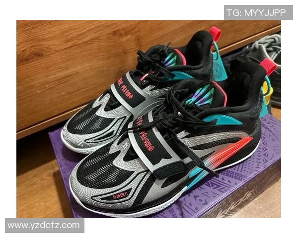 球星穿搭高颜值足球鞋推荐 打造时尚与性能并存的完美装备 球星穿搭高颜值足球鞋推荐 打造时尚与性能并存的完美装备