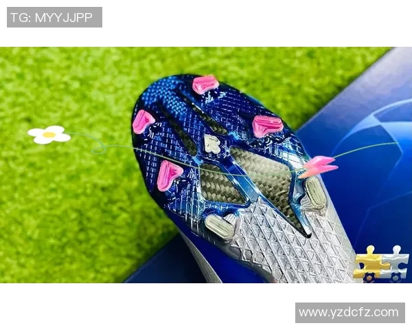 足球球星出门必备物品揭秘 助力赛场表现的秘密装备大公开 足球球星出门必备物品揭秘 助力赛场表现的秘密装备大公开